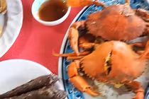 Dùng bữa hết 1,2 triệu, người phụ nữ tố nhà hàng 'chặt chém'