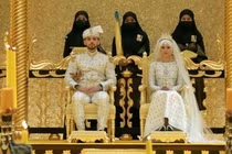 Đám cưới siêu khủng của công chúa Brunei phủ một biển vàng