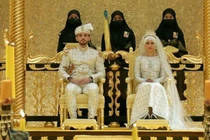 Đám cưới siêu khủng của công chúa Brunei phủ một biển vàng