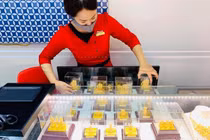 Giá vàng hôm nay 25/4: Đứng im, chờ quyết định quan trọng