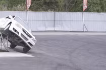 Video: Xem những màn biểu diễn độc lạ với ôtô xe máy