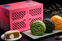 Bánh trung thu màu mè, đắt đỏ: Khách thích 'ném tiền qua cửa sổ'