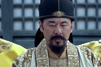 Chu Nguyên Chương bóc cam cho Chu Đệ, mẫu thân khuyên nên trốn