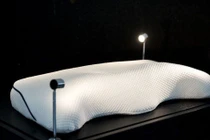 Choáng váng với chiếc gối có giá đắt ngang siêu xe