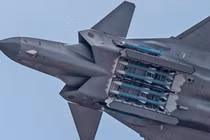 Tiêm kích J-20 của Trung Quốc mang theo được bao nhiêu tên lửa?