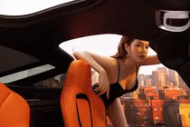 Sang tuổi 40, Lý Nhã Kỳ trẻ đẹp, giàu nứt vách nhưng 'vẫn ế'