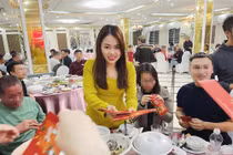 Hằng 'Túi' thưởng Tết to nhân viên, hứa không chửa đẻ