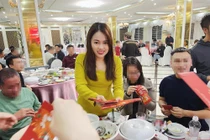 Hằng 'Túi' thưởng Tết to nhân viên, hứa không chửa đẻ