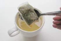 'Bỏ túi' 5 mẹo tái sử dụng túi trà lọc không phải ai cũng biết