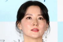 Bí quyết trẻ mãi không già của Lee Young Ae ở tuổi 51
