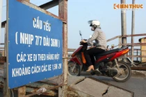 Ảnh cận cảnh cầu Long Biên đang xuống cấp tả tơi