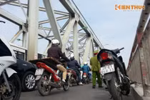 Nam thanh niên nhảy cầu tự tử trên cầu Chương Dương