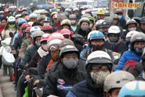 Dòng người ùn ùn rời Thủ đô về quê đón Tết