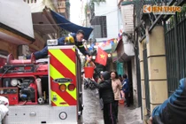 Hà Nội: Nhà 3 tầng cháy lớn trên phố Khương Trung