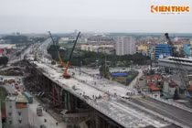 Cận cảnh cầu vượt thép lớn nhất Hà Nội đang gấp rút hoàn thiện