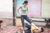 Mâu thuẫn trong việc đi tiểu, phụ nữ 59 tuổi đâm chết nam thanh niên