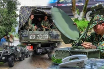 Bộ đội tăng quân, xe bọc thép, trực thăng... vào cứu nạn Rào Trăng 3