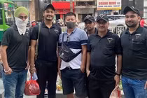 Chuyện "Tây" mưu sinh trên đường phố Sài Gòn mùa dịch COVID-19