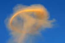 Lo người ngoài hành tinh sắp tấn công vì đám mây hình thù kỳ quái khiến người dân sợ hãi