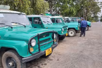 Sở đình chỉ, sao xe U-oát ở Langbiang vẫn oằn mình chở khách?