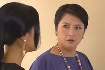 Tưởng phong bì con dâu đưa là tiền, mẹ chồng mở ra thì tái mét cả mặt