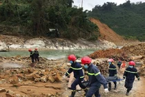 Sạt lở thủy điện Rào Trăng 3: Tạm dừng tìm kiếm công nhân mất tích