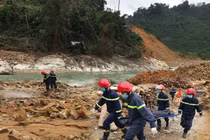 Sạt lở thủy điện Rào Trăng 3: Tạm dừng tìm kiếm công nhân mất tích