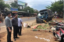 Xe tải lao vào chợ ở Đắk Nông: "Con thấy xe tải đè mẹ cùng nhiều người"