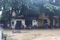 Miền Trung đang ngập lụt lại chuẩn bị hứng chịu bão số 6