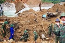 Sạt lở thủy điện Rào Trăng 3: Phủ sóng điện thoại, huy động máy xúc tìm nạn nhân