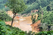 Còn 200 công nhân xây dựng thủy điện Đắk Mi2 bị cô lập ở Phước Sơn