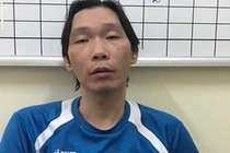 Đến nhà bạn học chơi, nữ sinh bị bố bạn trai cởi hết quần áo 