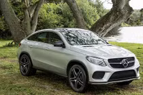 Mercedes GLE Coupe “lạc” vào “Jurassic World: Thế giới khủng long”