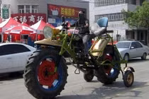 Xe máy tự chế khổng lồ dáng cực chất