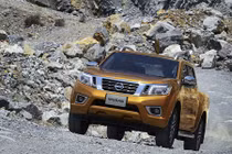 Tân binh NP300 Navara càn quét thị trường như vũ bão