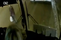 Người đi đường bị húc văng như tờ giấy