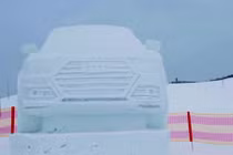 Chiêm ngưỡng Audi Q7 bằng tuyết giống hệt phiên bản thật