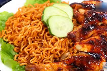 Video: “Ngon phát hờn” với món mì gà nướng cay