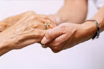 Video: Quả báo khi bất hiếu với cha mẹ 