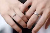 Video: Đeo nhẫn tiết lộ may - xui của bạn