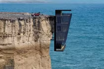 Video:10 ngôi nhà nguy hiểm nhất thế giới, thử thách người dũng cảm