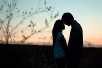 Video: Hãy thử im lặng để biết ai cần ta