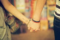 Video: Tình còn ấm, xin giữ chặt tay nhau