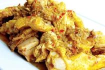 Video: Cách làm gà kho sả ớt thơm ngon, “đánh bay” nồi cơm