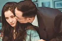 Video: Phía sau người phụ nữ giận dỗi là người đàn ông không biết mình sai ở đâu