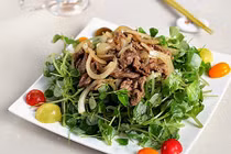 Video: Cách làm gỏi bò trộn rau càng cua nhâm nhi mê ly