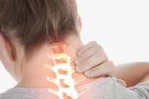 Video: Bẻ cổ, lắc cổ kêu răng rắc gây nguy hiểm như thế nào cho bạn?