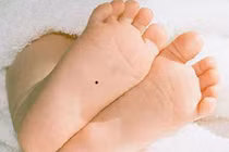 Video: Sinh con có 3 nốt ruồi hiếm, cha mẹ ngồi chơi cũng có tiền