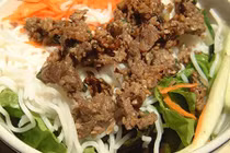 Video: Cách làm bún bò xào phá cách, siêu ngon