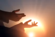 Video: Đời người có vay có trả, luật nhân quả không chừa một ai